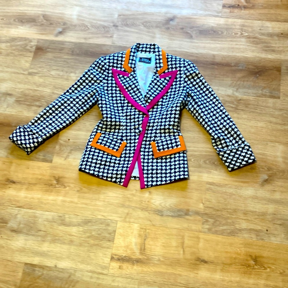 Vintage Anna Calamba  size 6 jacket, perfect for vintage collectors